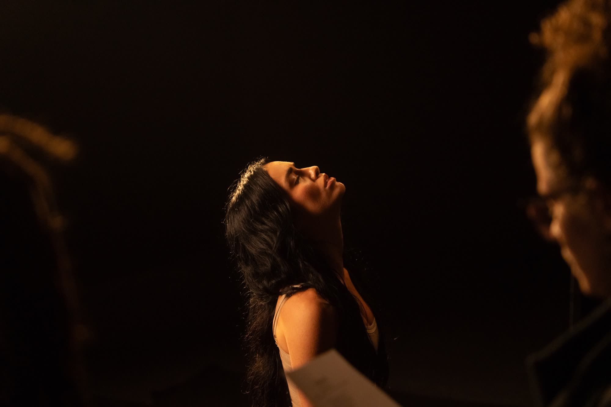 Lali cantando